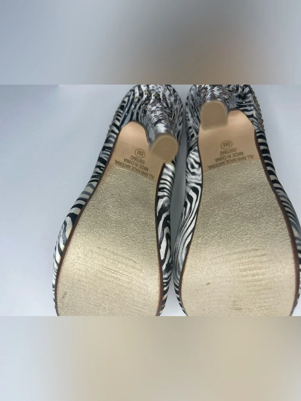 Shi by Journeys Zebra Print Peep Toe Platform Pumps Heels New In Box Size 6 Glam